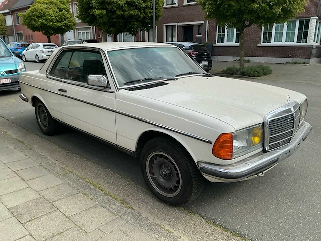 Mercedes-benz coupé 230ce oldtimer - afbeelding 30 van  32