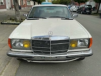 Mercedes-benz coupé 230ce oldtimer - afbeelding 31 van  32