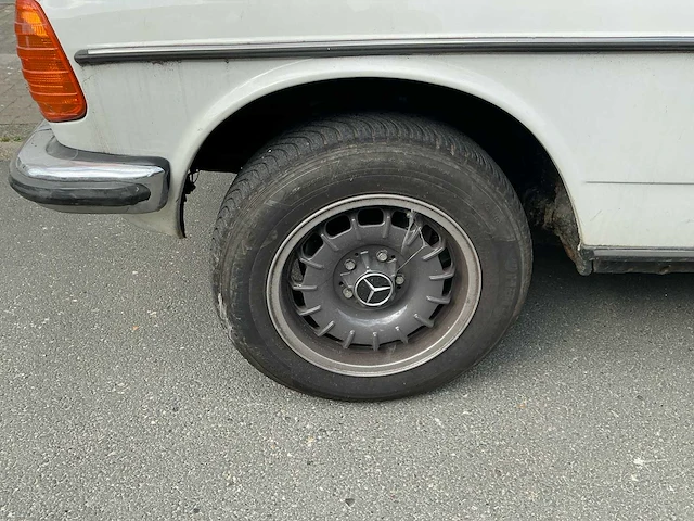 Mercedes-benz coupé 230ce oldtimer - afbeelding 32 van  32