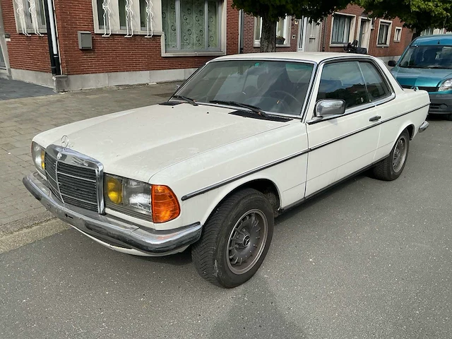 Mercedes-benz coupé 230ce oldtimer - afbeelding 1 van  33