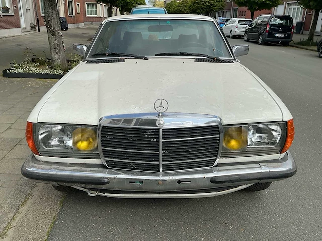 Mercedes-benz coupé 230ce oldtimer - afbeelding 28 van  33