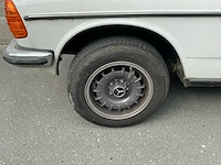 Mercedes-benz coupé 230ce oldtimer - afbeelding 29 van  33