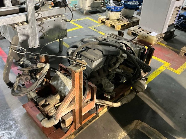 Mercedes-benz dieselmotor met hydraulisch pomp - afbeelding 4 van  7