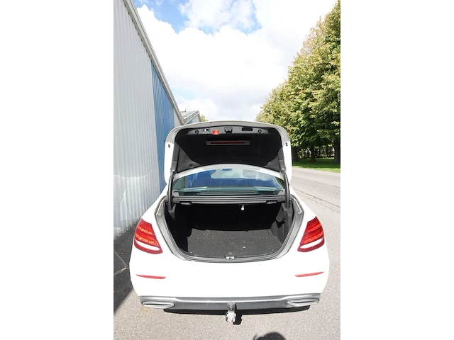 Mercedes-benz e 200 d - afbeelding 9 van  26
