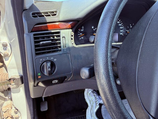 Mercedes-benz e 220 break at, 2002 - afbeelding 10 van  39
