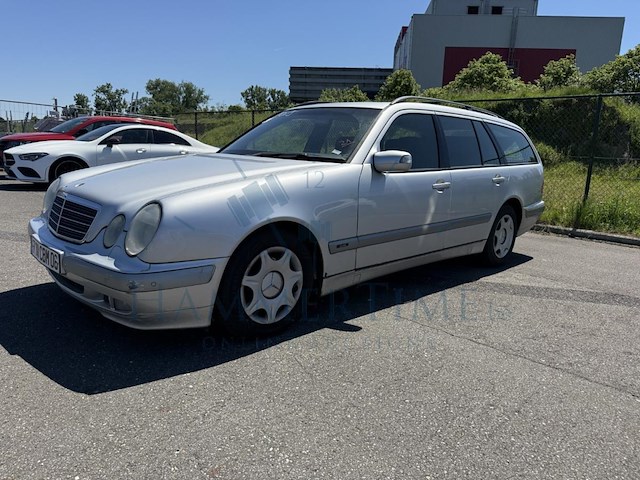 Mercedes-benz e 220 break at, 2002 - afbeelding 1 van  39