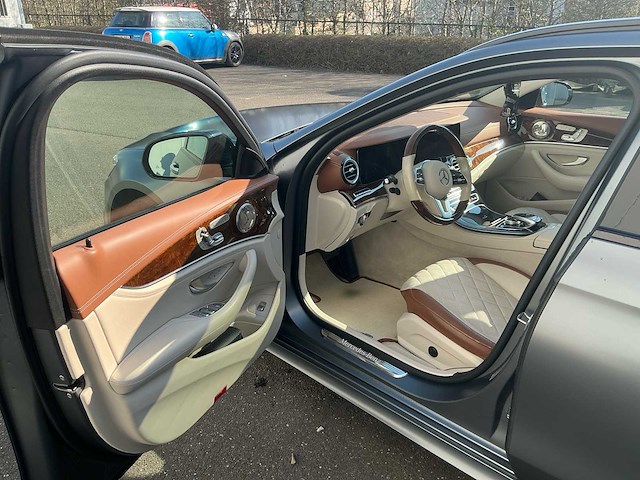 Mercedes-benz e 300 de designo interieur personenauto - afbeelding 30 van  30