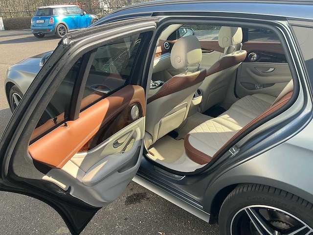 Mercedes-benz e 300 de designo interieur personenauto - afbeelding 8 van  37