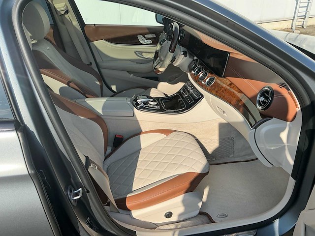 Mercedes-benz e 300 de designo interieur personenauto - afbeelding 19 van  37
