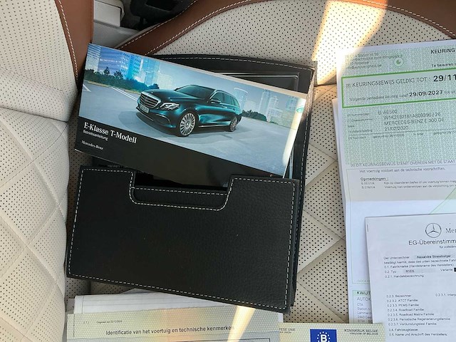 Mercedes-benz e 300 de designo interieur personenauto - afbeelding 31 van  37