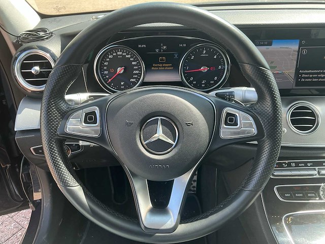 Mercedes-benz e200 d personenauto - afbeelding 18 van  32