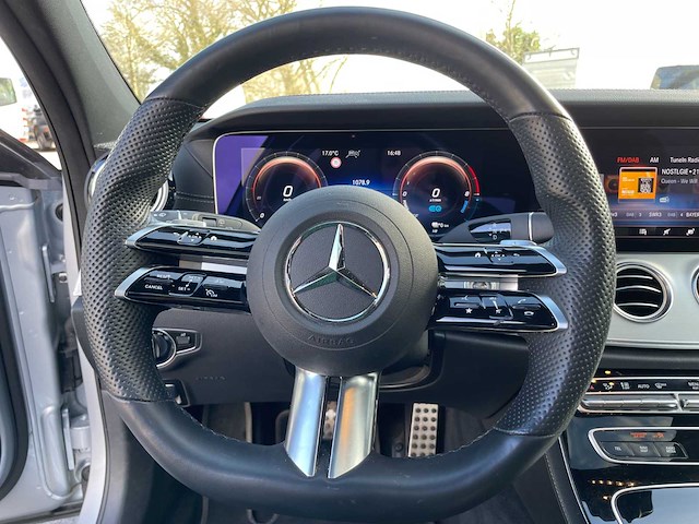 Mercedes-benz e300e - afbeelding 19 van  21