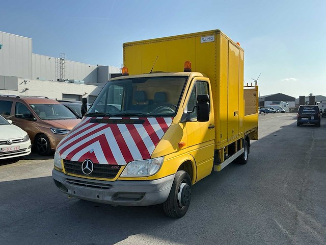 Mercedes-benz lichte vrachtwagen - afbeelding 1 van  18