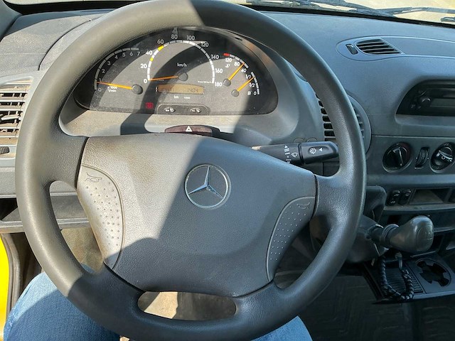Mercedes-benz lichte vrachtwagen - afbeelding 8 van  18