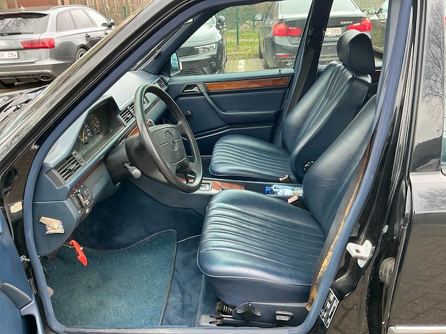 Mercedes-benz longversion e200 oldtimer - afbeelding 3 van  12