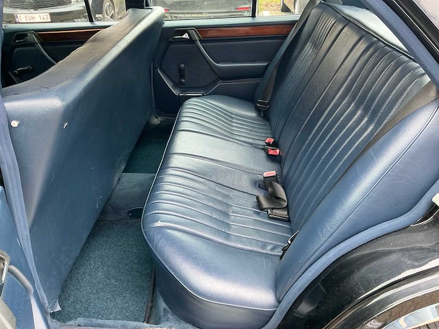 Mercedes-benz longversion e200 oldtimer - afbeelding 7 van  12