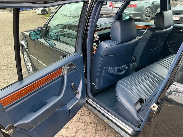 Mercedes-benz longversion e200 oldtimer - afbeelding 4 van  30