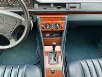 Mercedes-benz longversion e200 oldtimer - afbeelding 11 van  30