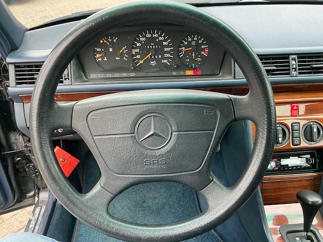 Mercedes-benz longversion e200 oldtimer - afbeelding 14 van  30
