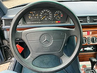 Mercedes-benz longversion e200 oldtimer - afbeelding 14 van  30