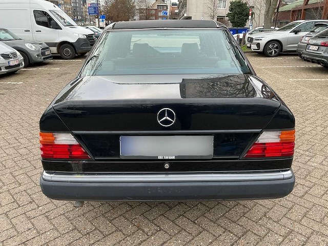 Mercedes-benz longversion e200 oldtimer - afbeelding 25 van  30