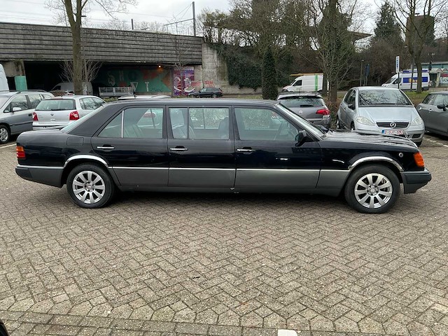 Mercedes-benz longversion e200 oldtimer - afbeelding 27 van  30