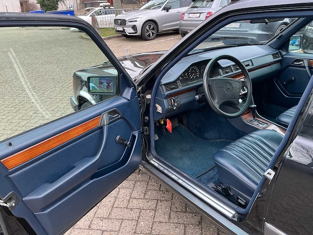 Mercedes-benz longversion e200 oldtimer - afbeelding 30 van  30