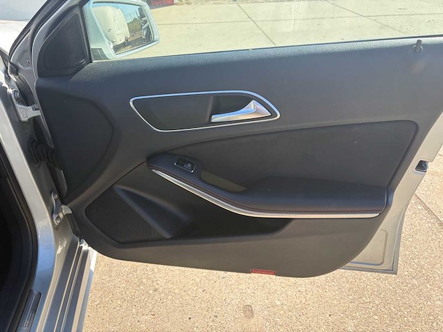Mercedes-benz personenauto - afbeelding 17 van  29