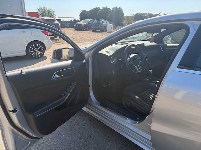 Mercedes-benz personenauto - afbeelding 4 van  17