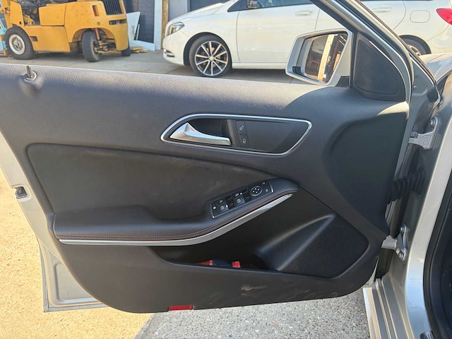 Mercedes-benz personenauto - afbeelding 5 van  17