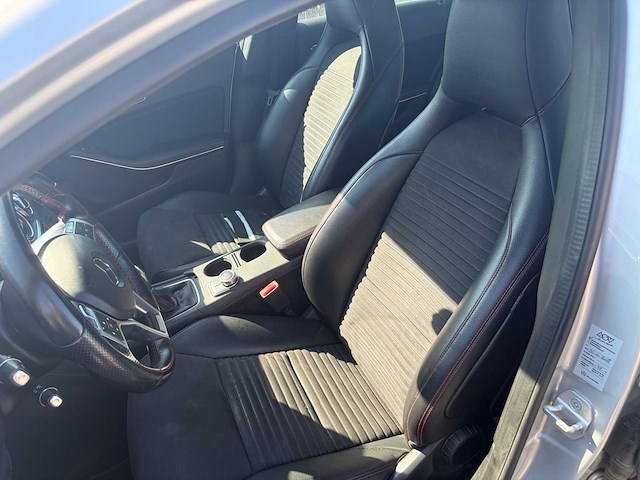 Mercedes-benz personenauto - afbeelding 6 van  17