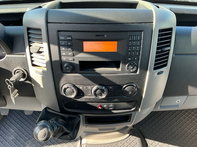 Mercedes-benz sprinter 214 cdi bedrijfswagen met webasto en trekhaak - afbeelding 5 van  45