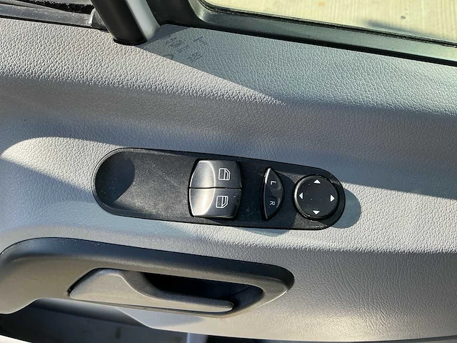 Mercedes-benz sprinter 214 cdi bedrijfswagen met webasto en trekhaak - afbeelding 12 van  45