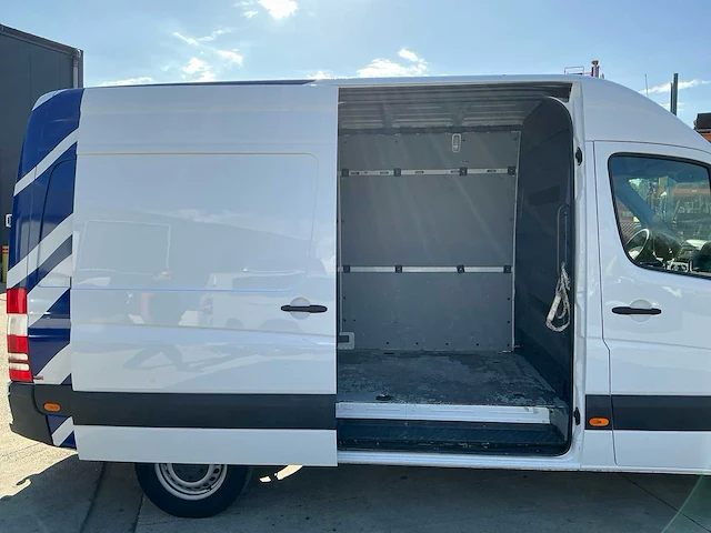Mercedes-benz sprinter 214 cdi bedrijfswagen met webasto en trekhaak - afbeelding 16 van  45