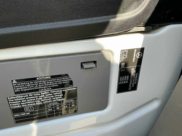 Mercedes-benz sprinter 214 cdi bedrijfswagen met webasto en trekhaak - afbeelding 23 van  45
