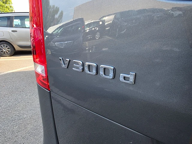Mercedes-benz v300d combi avantgarde (l2) 2022 - afbeelding 26 van  47