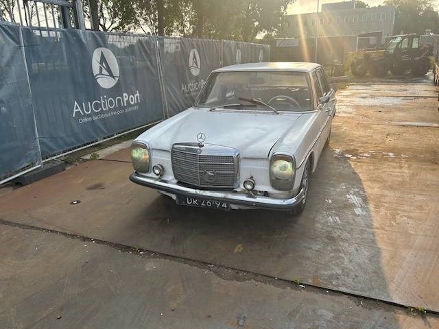 Mercedes-benz w115 diesel 1971 (marge) - afbeelding 1 van  1