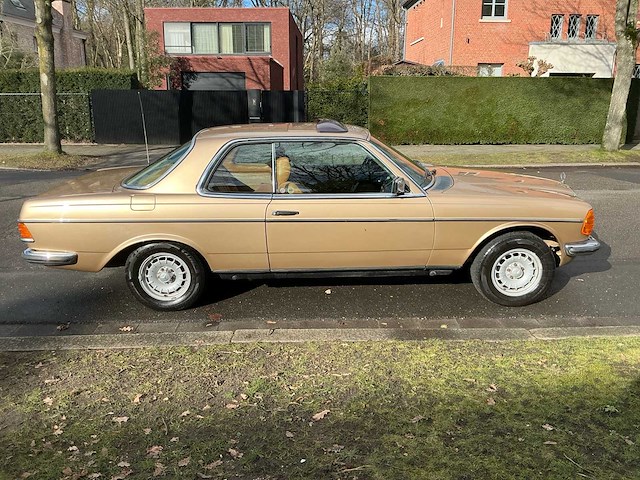 Mercedes-benz w123 280ce oldtimer - afbeelding 20 van  24