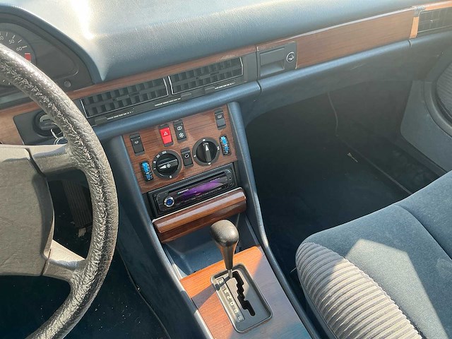 Mercedes-benz w126 s-klasse 280 se personenauto - afbeelding 1 van  25
