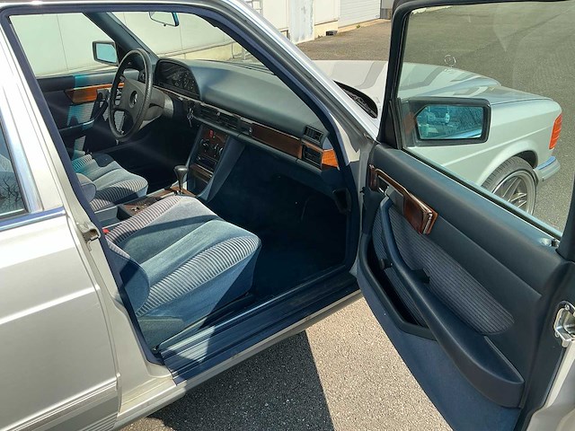 Mercedes-benz w126 s-klasse 280 se personenauto - afbeelding 9 van  25