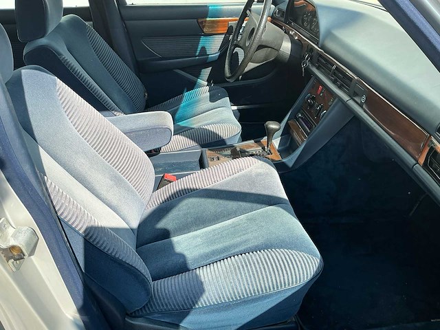 Mercedes-benz w126 s-klasse 280 se personenauto - afbeelding 10 van  25