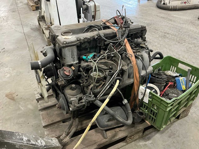 Mercedes benzinemotor - afbeelding 2 van  3