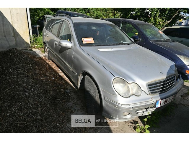 Mercedes c220, enkel voor vergunninghouders en erkende centra voor verschroting - afbeelding 1 van  7