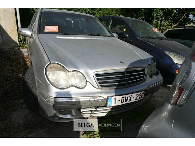Mercedes c220, enkel voor vergunninghouders en erkende centra voor verschroting - afbeelding 2 van  7