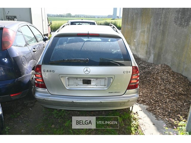 Mercedes c220, enkel voor vergunninghouders en erkende centra voor verschroting - afbeelding 4 van  7