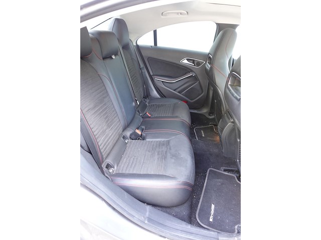 Mercedes cla180d - afbeelding 13 van  20