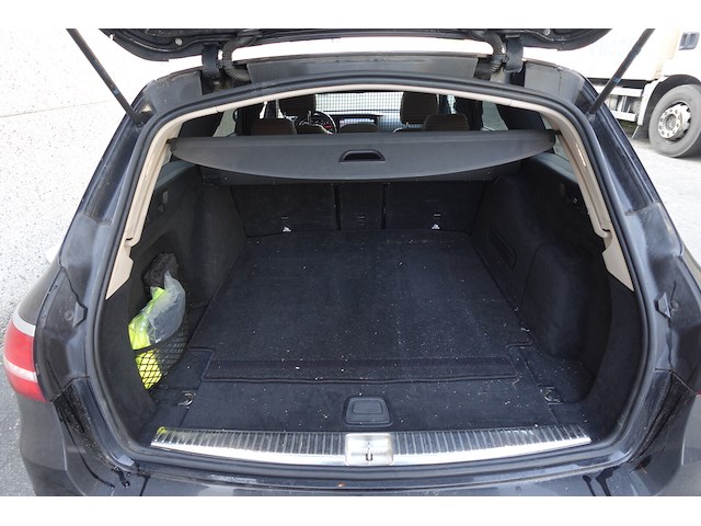 Mercedes e200 - afbeelding 16 van  19