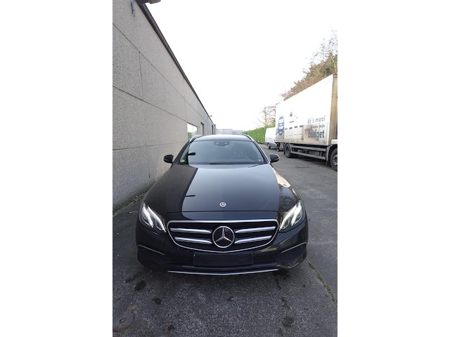 Mercedes e200 - afbeelding 2 van  19