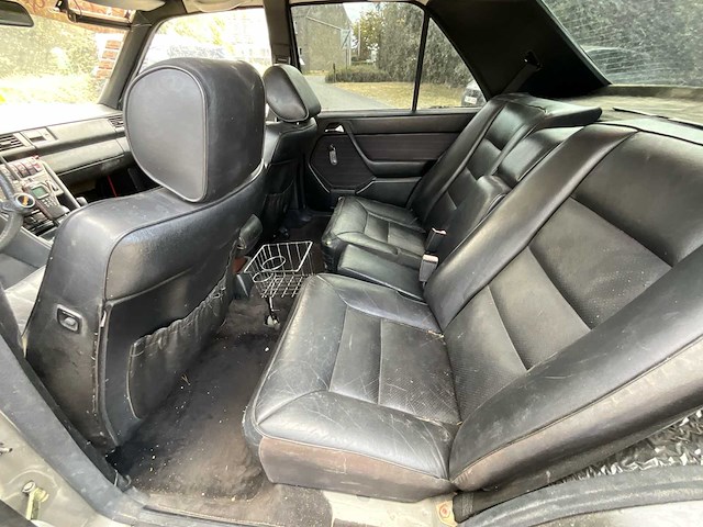 Mercedes e230w124 oldtimer - afbeelding 3 van  34