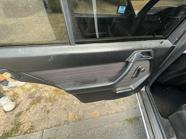 Mercedes e230w124 oldtimer - afbeelding 4 van  34